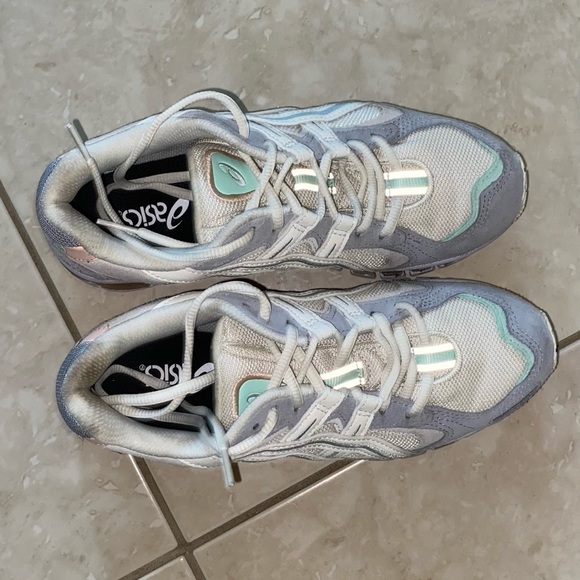 Women sneakers - Picture 2 of 10